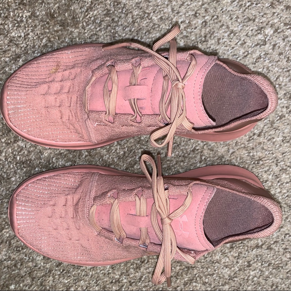 Under armour tennis shoe size 6.5